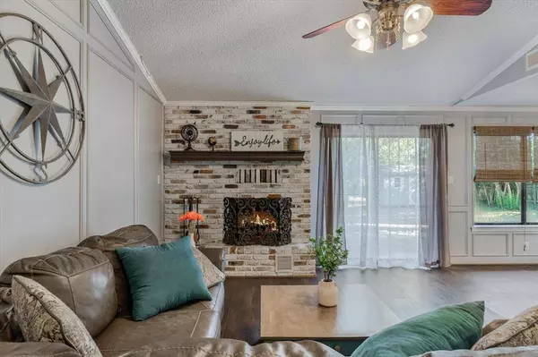 221 Treetop Lane, Hideaway, TX 75771