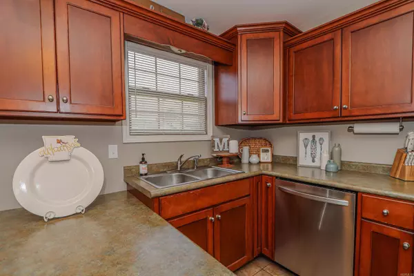 2005 Dana Marie, Paragould, AR 72450