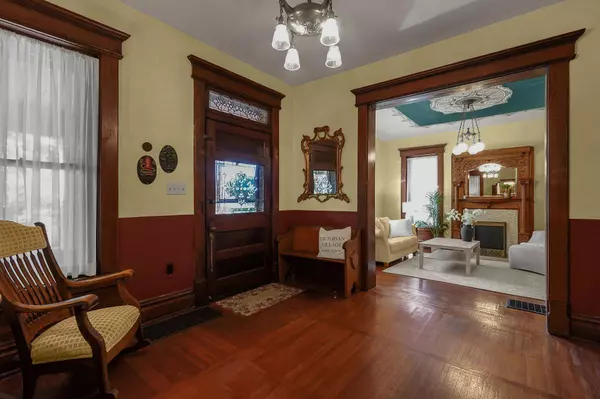 178 Buttles Avenue, Columbus, OH 43215