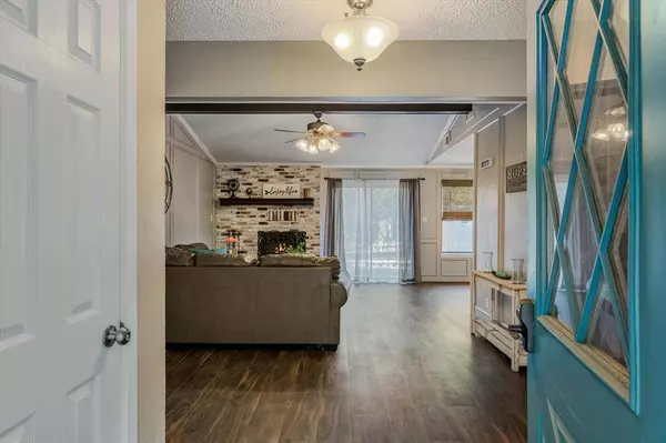 221 Treetop Lane, Hideaway, TX 75771