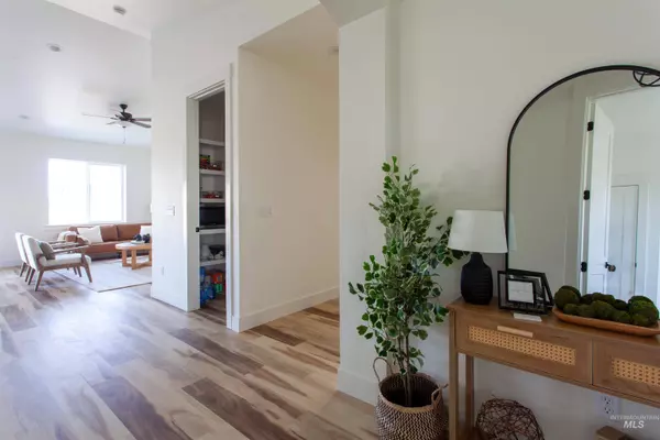 439 Autumn Blaze Street, New Plymouth, ID 83655