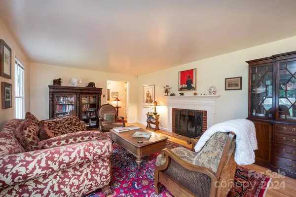 497 12th AVE NE, Hickory, NC 28601