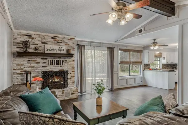 221 Treetop Lane, Hideaway, TX 75771