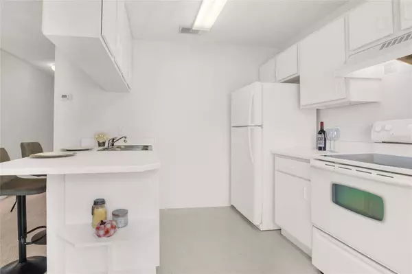 1601 BIG TREE RD #807, South Daytona, FL 32119