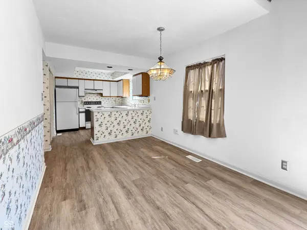 481 Van Camp SQ, Greenwood, IN 46143