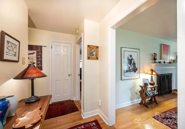 497 12th AVE NE, Hickory, NC 28601