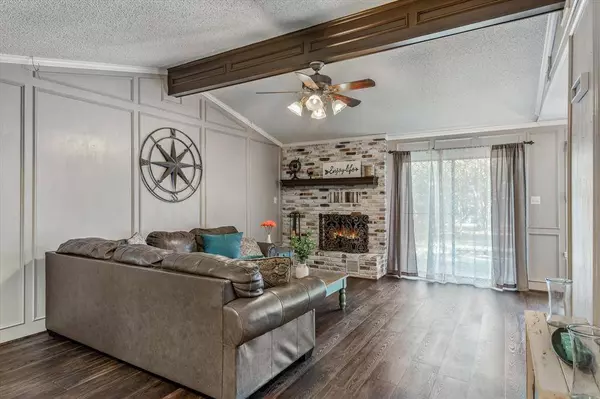 221 Treetop Lane, Hideaway, TX 75771