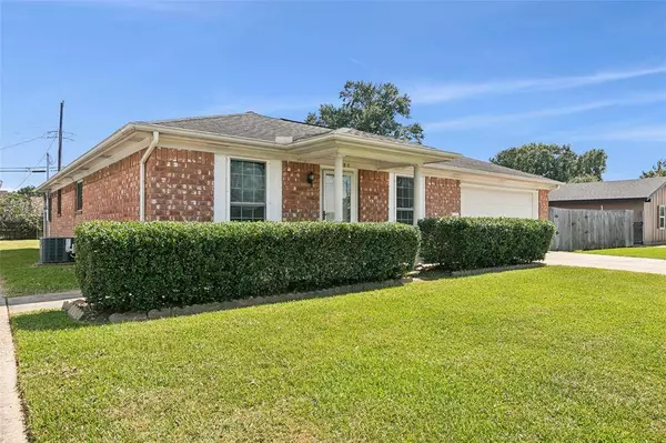 3151 Merriman ST, Port Neches, TX 77651