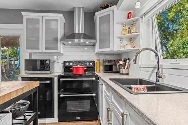 909 6 ST SW, High River, AB T1V 1B3