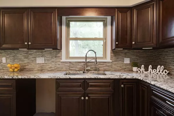 11857 Elkwood Dr, Cincinnati, OH 45240