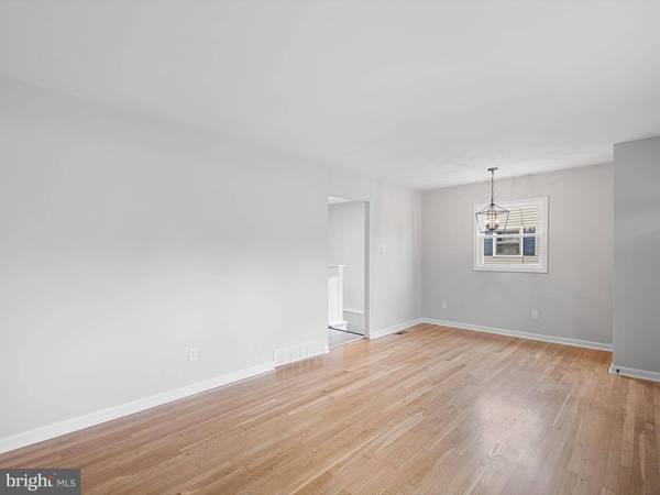 4 HOLDEN DR, New Castle, DE 19720