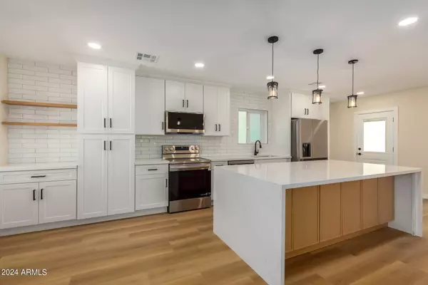 3543 E PIERCE Street, Phoenix, AZ 85008