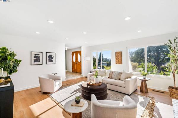 4835 Beacon Hill Dr, Castro Valley, CA 94552