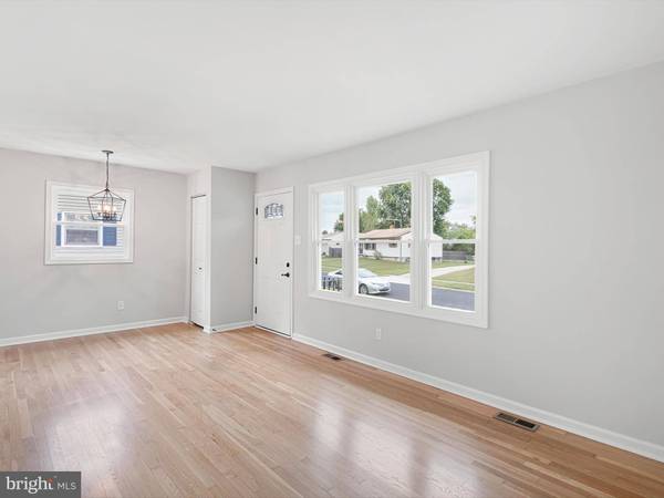 4 HOLDEN DR, New Castle, DE 19720