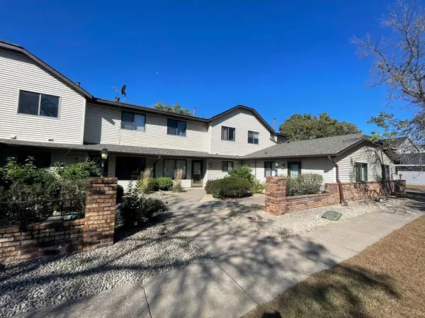 1564 Helmo AVE N, Oakdale, MN 55128