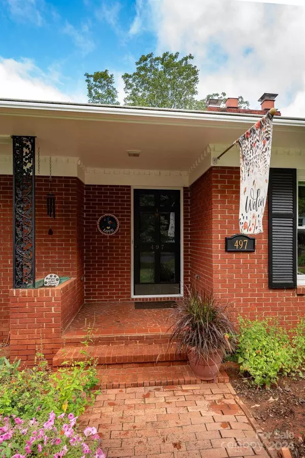 497 12th AVE NE, Hickory, NC 28601