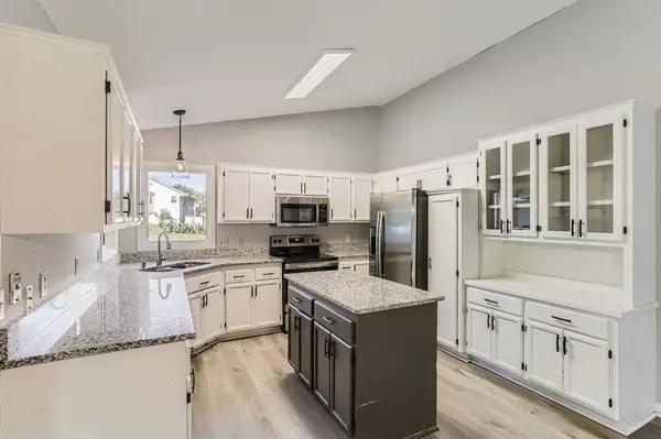 14430 Woodbridge LN, Savage, MN 55378