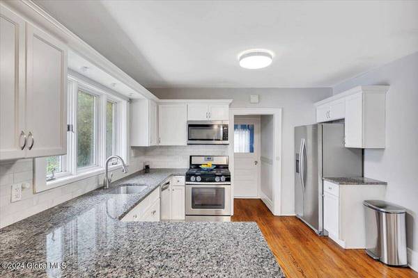 8 Dott Avenue, Albany, NY 12205