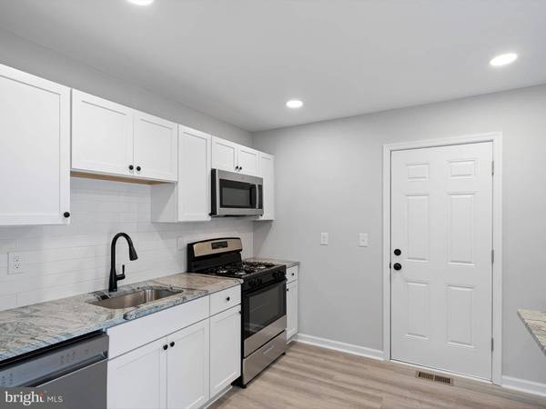 4 HOLDEN DR, New Castle, DE 19720