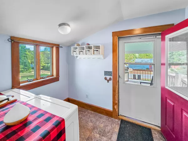 44 School ST, Springfield, VT 05156