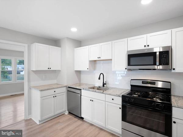 4 HOLDEN DR, New Castle, DE 19720