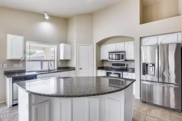 751 E MULE TRAIN Trail, San Tan Valley, AZ 85143