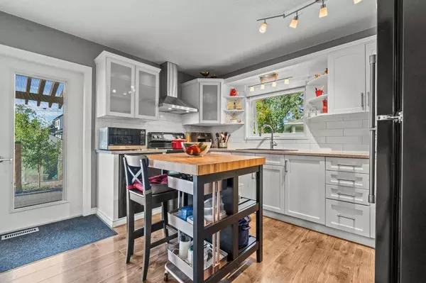 909 6 ST SW, High River, AB T1V 1B3