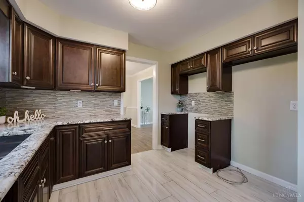 11857 Elkwood Dr, Cincinnati, OH 45240