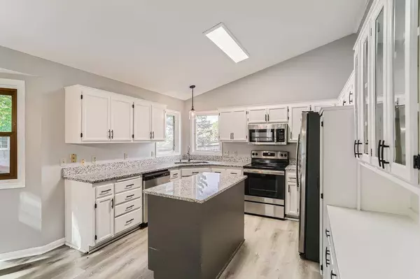 14430 Woodbridge LN, Savage, MN 55378