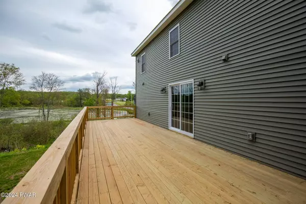 965 Hamlin Hwy, Lake Ariel, PA 18436-9356