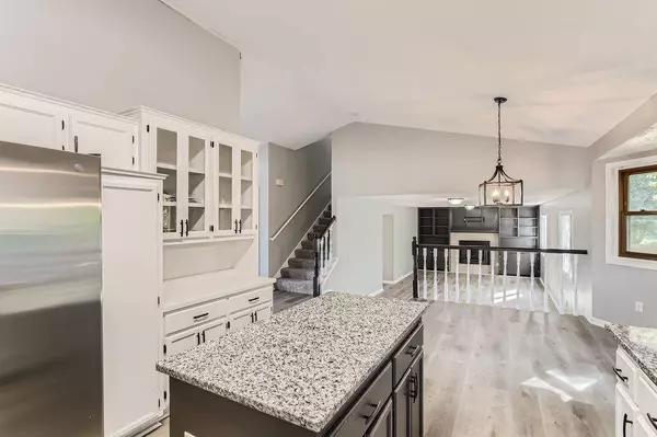 14430 Woodbridge LN, Savage, MN 55378