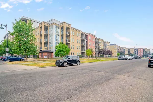 11811 Lake Fraser DR SE #2711, Calgary, AB T2J 7J4