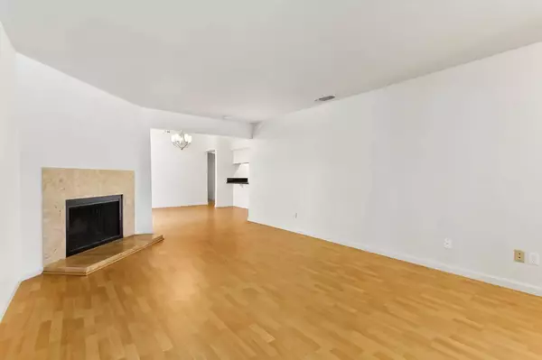 8009 La Riviera DR, Sacramento, CA 95826