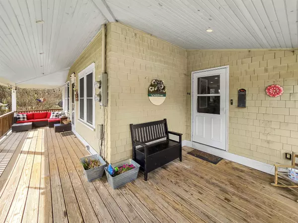 44 School ST, Springfield, VT 05156