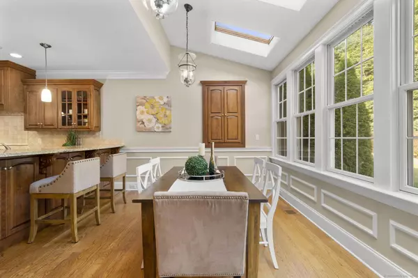 17 Mohegan Road, Shelton, CT 06484