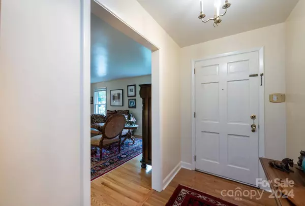 497 12th AVE NE, Hickory, NC 28601