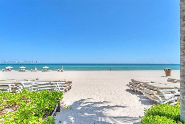 18975 Collins Ave #5302+Cabana 6, Sunny Isles Beach, FL 33160