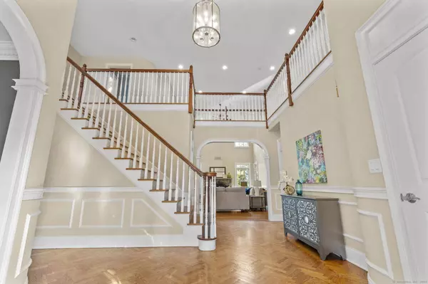 17 Mohegan Road, Shelton, CT 06484