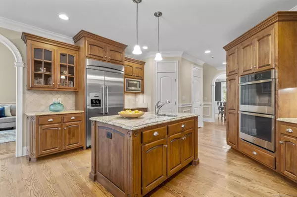 17 Mohegan Road, Shelton, CT 06484