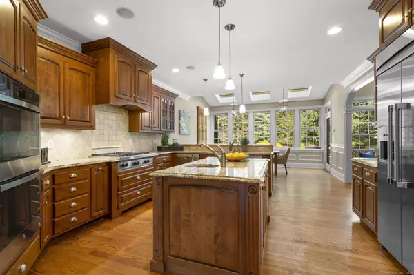 17 Mohegan Road, Shelton, CT 06484