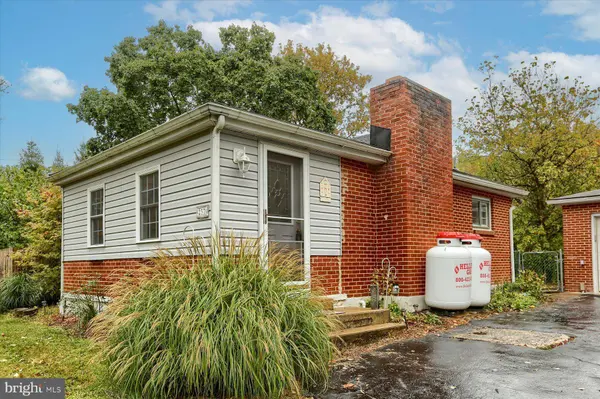 237 PIKETOWN RD, Harrisburg, PA 17112