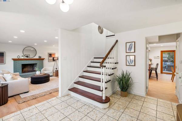 4835 Beacon Hill Dr, Castro Valley, CA 94552