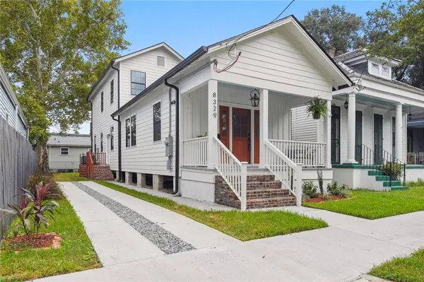 8329 HICKORY ST, New Orleans, LA 70118