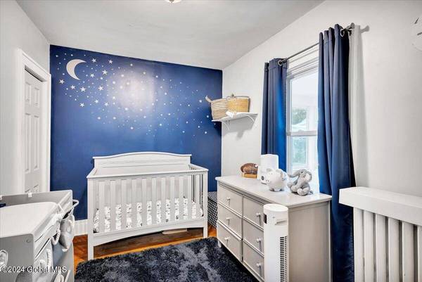 8 Dott Avenue, Albany, NY 12205