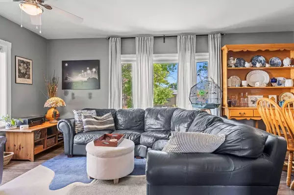 909 6 ST SW, High River, AB T1V 1B3