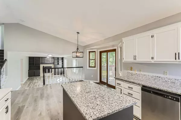 14430 Woodbridge LN, Savage, MN 55378