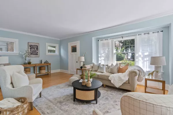 3813 N Murray, Shorewood, WI 53211