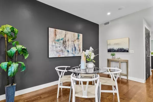 34 Chestnut Ave #101, Boston, MA 02130