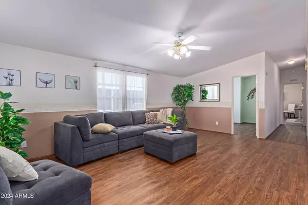 120 N VAL VISTA Drive #70, Mesa, AZ 85213