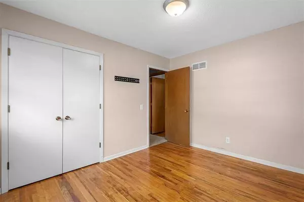 1011 W Forest DR, Olathe, KS 66061